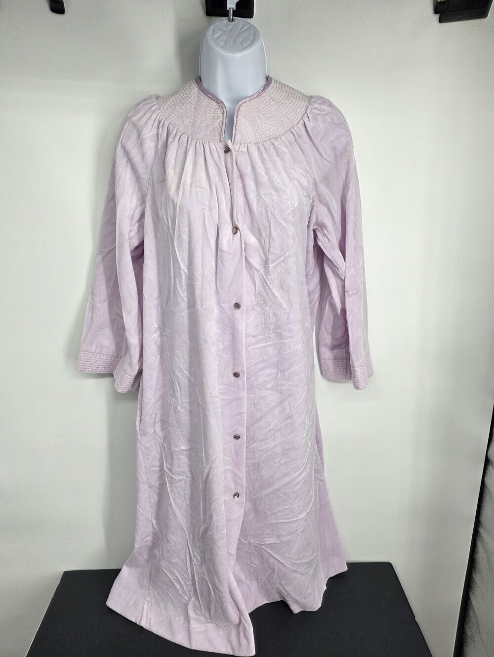 Vtg Evelyn Pearson Arnel Triacetate Robe Small Lavender Velour Button Housecoat